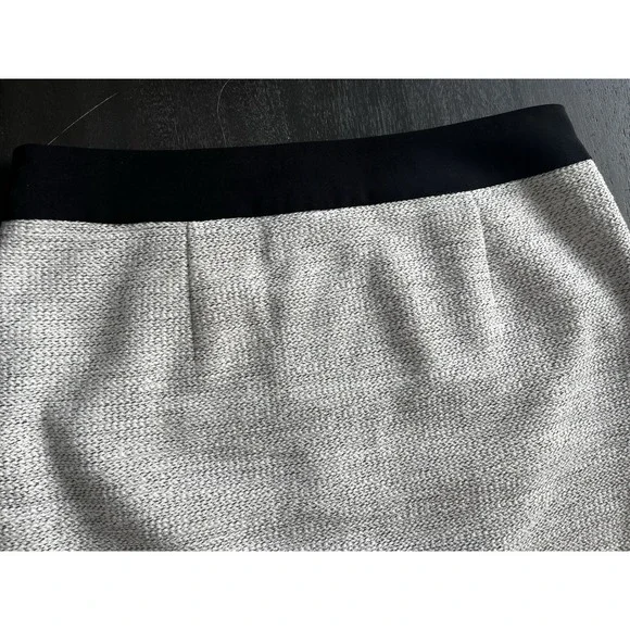 Banana Republic Pencil Skirt Black Trim Size 4 Lined 22" Back Slit - Picture 8 of 9